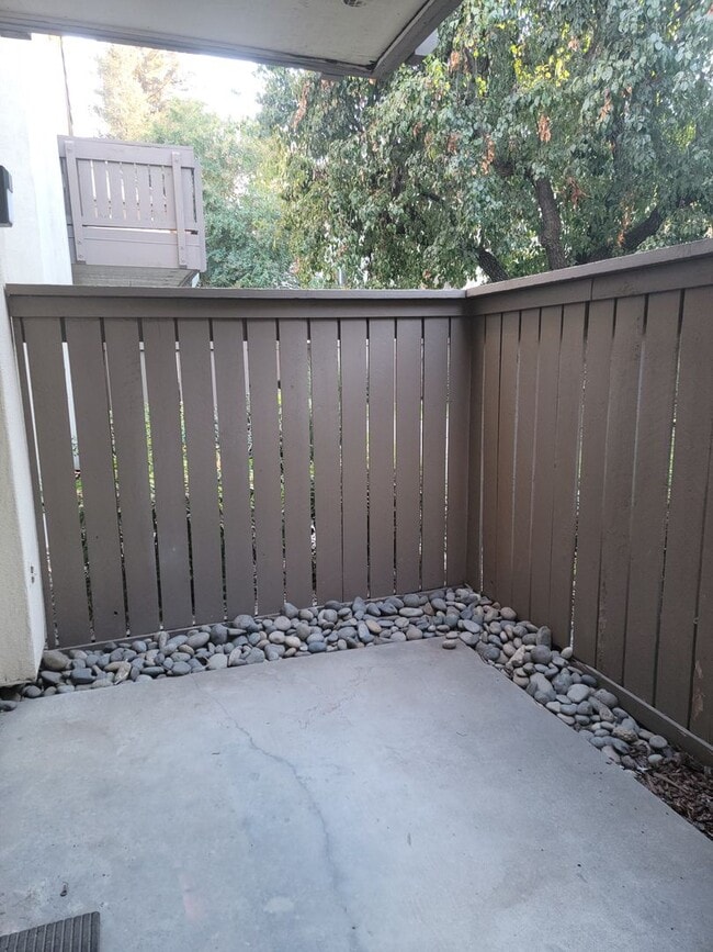 Building Photo - Condo in the most desired gated community ...