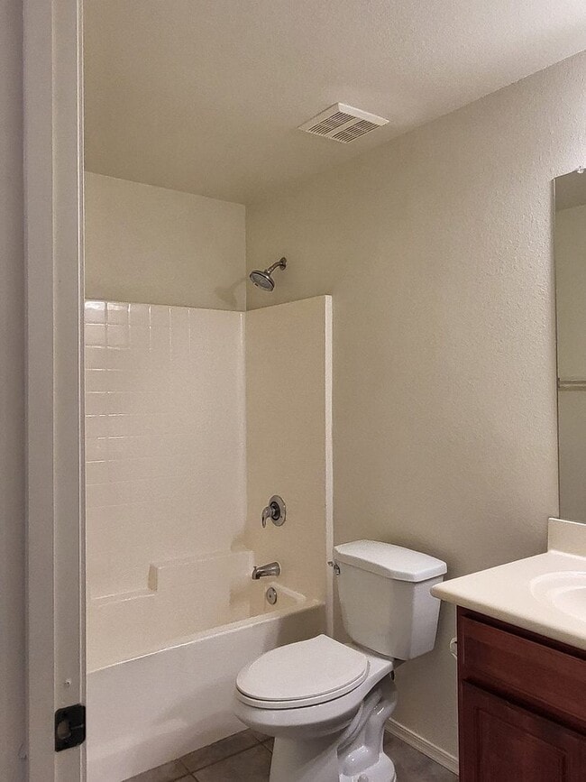 Building Photo - Unfurnished Resort Like Condo available No...