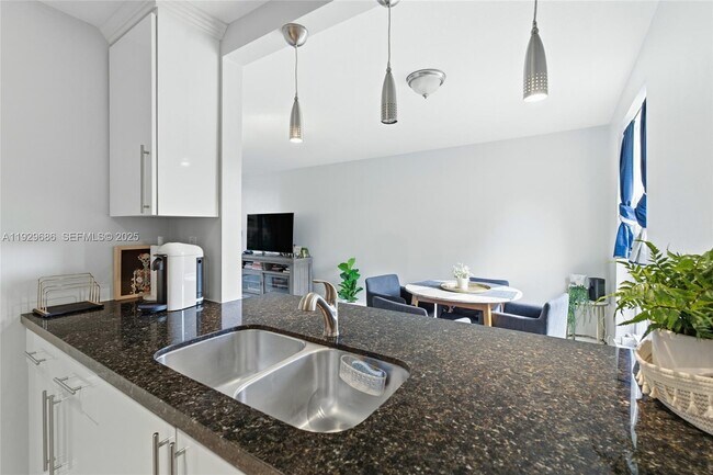 Building Photo - 2160 SW 16th Ave