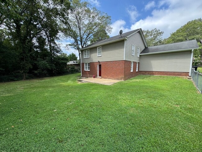 Building Photo - Beautiful 4/3 House with Bonus Room in Wes...