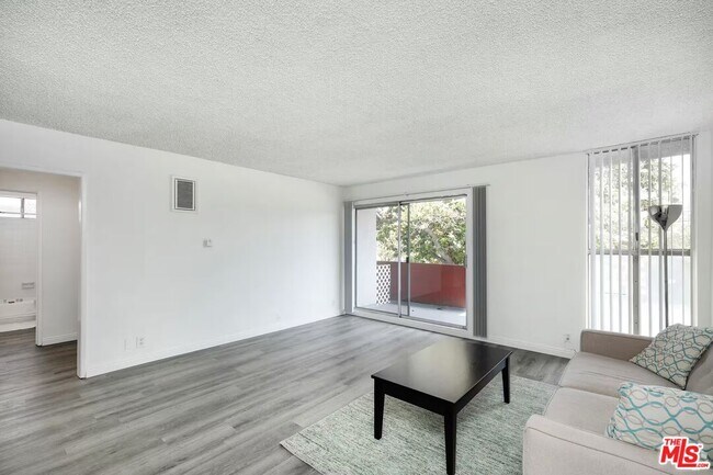 Building Photo - 1208 W Adams Blvd