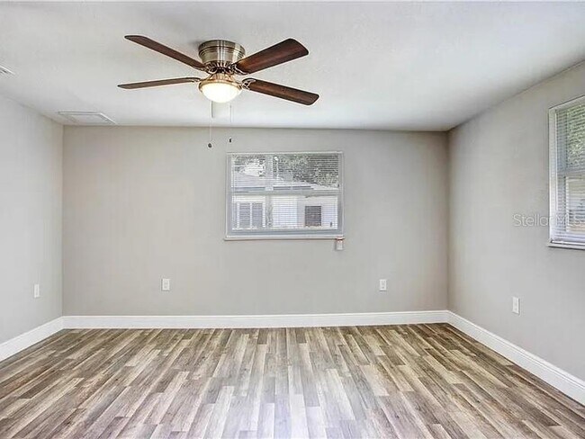 Building Photo - 1015 E 24th Ave