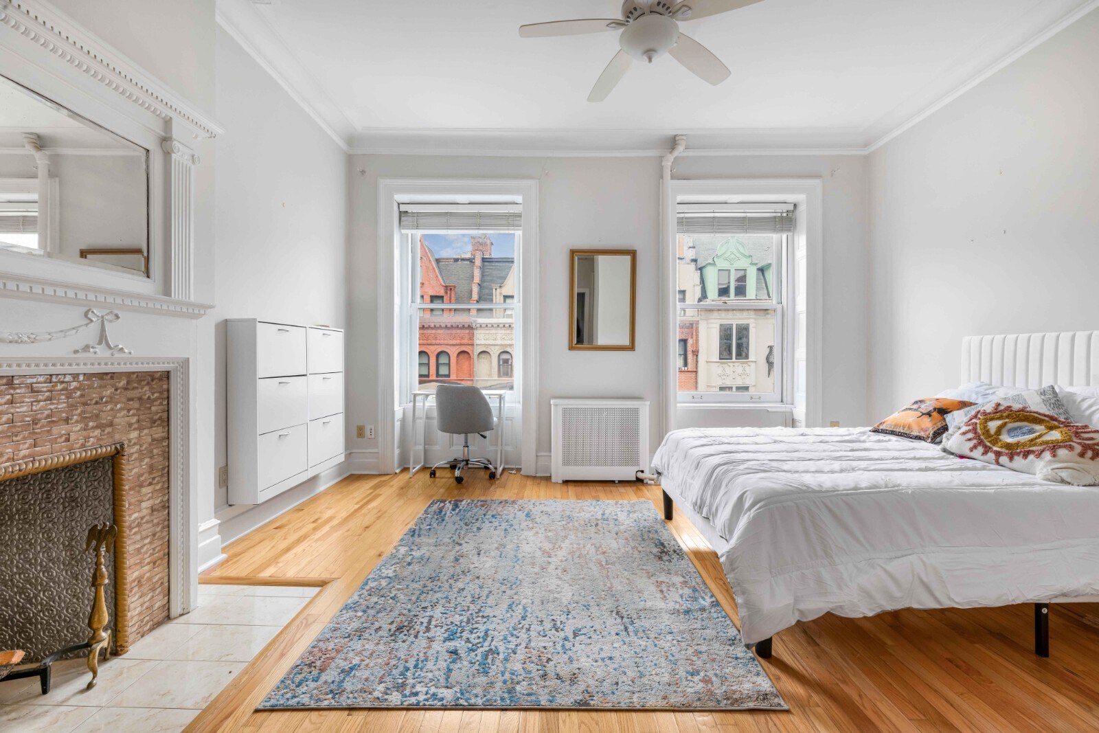 Building Photo - 130 W 81st St