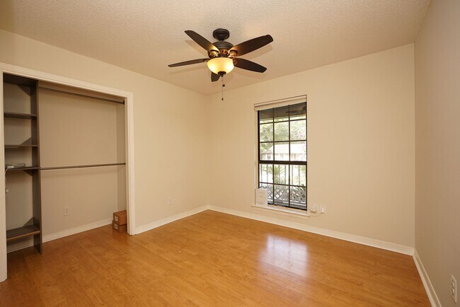 Building Photo - 504 Miller Ln