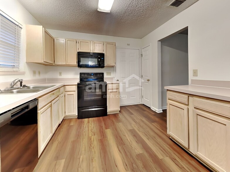 Building Photo - 8016 Queensferry Ln