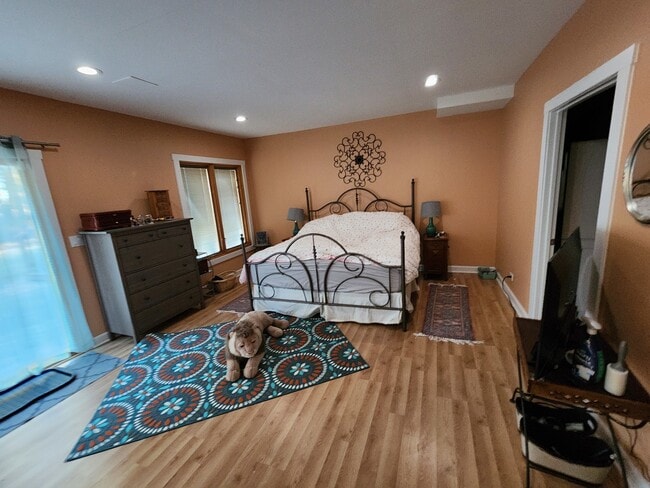 Building Photo - 1504 marshland Way