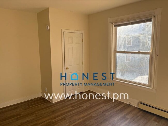 Building Photo - 7 Drummond St