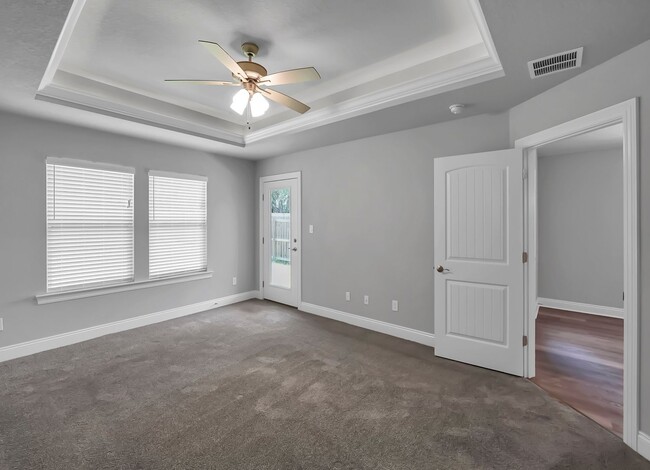 Building Photo - Stunning Rental in Navarre!