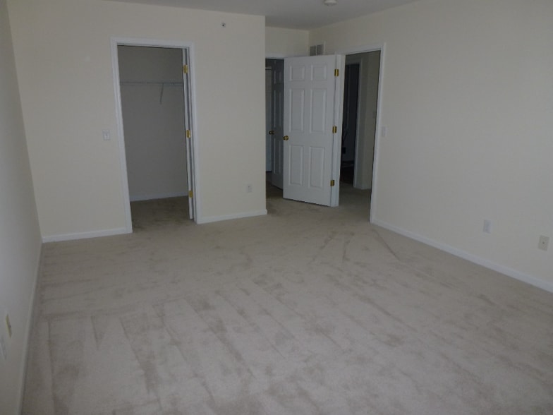 Building Photo - 10122 Sunrise Dr