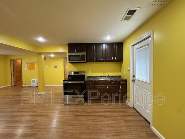 Building Photo - 3203 Amador Dr