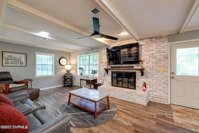 Building Photo - 108 Frances Ave