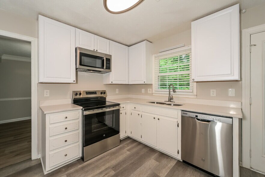 Building Photo - 1070 Hunters Creek Ct