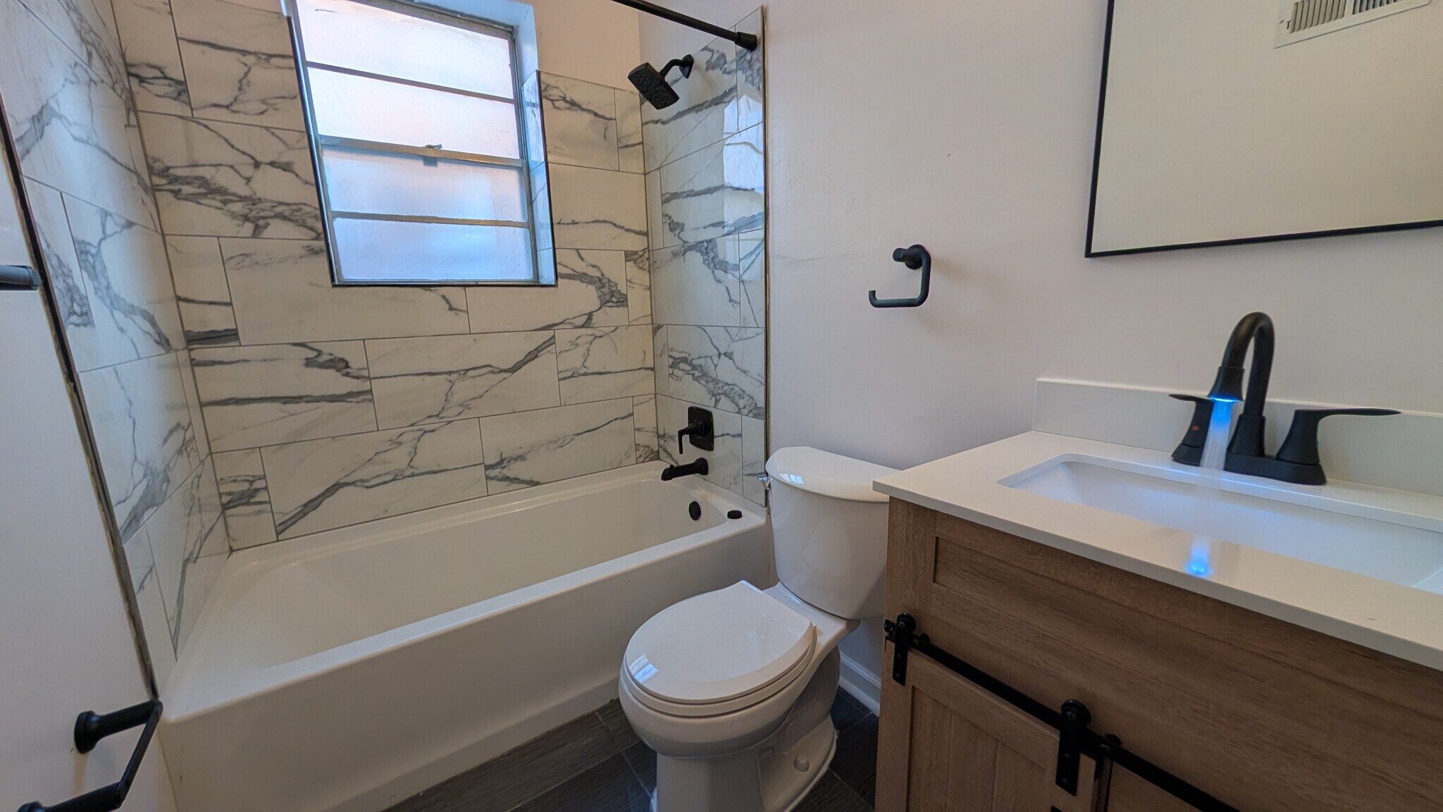 Building Photo - 5825 Sunshine Dr