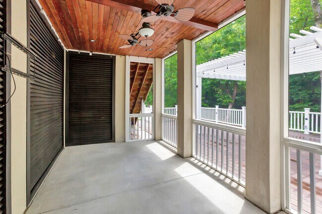 Building Photo - Elevated Home in The Club at Legends Oaks Plantation