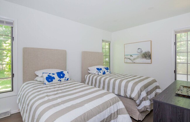 Building Photo - 25 High Point Rd