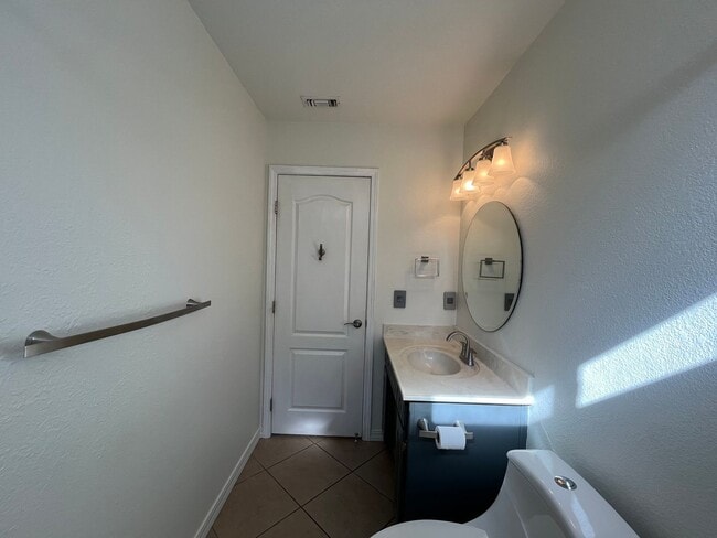 Building Photo - 946 St Ann Dr
