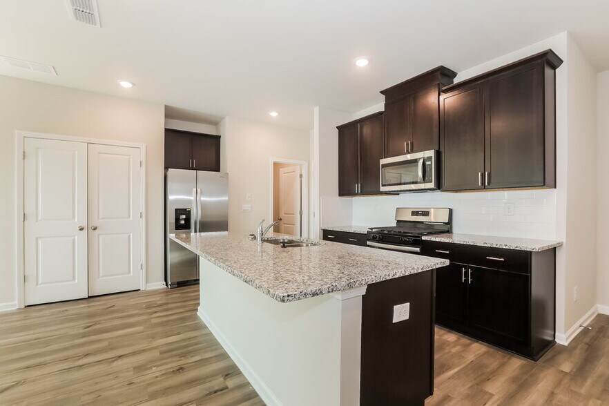 Building Photo - 1605 Villageside Ct