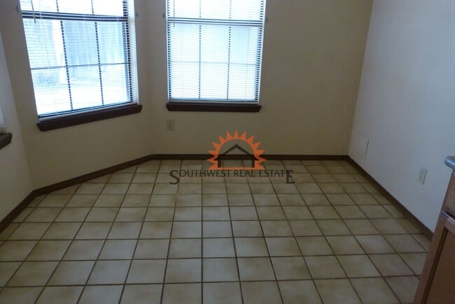 Building Photo - Lovely 3 bedroom 2 bathroom brick home wit...
