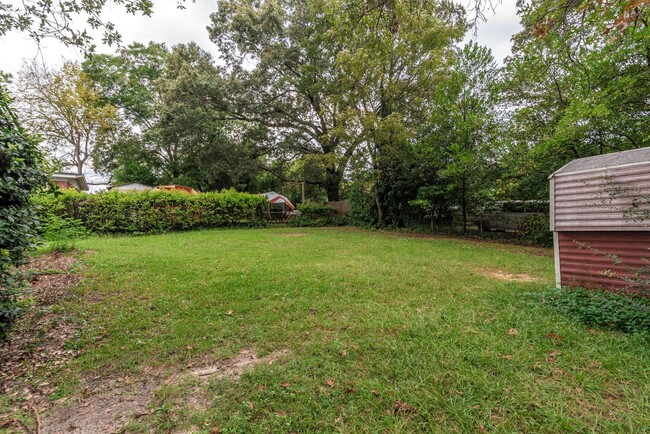 Building Photo - $1,425 - 3 bed/2 bath house near Medical C...