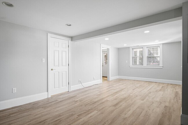 Building Photo - 545 Montgomery St