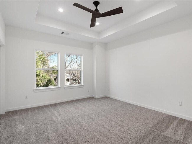 Building Photo - 5704 Elysian St