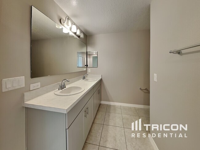 Building Photo - 1226 Salisbury Dr