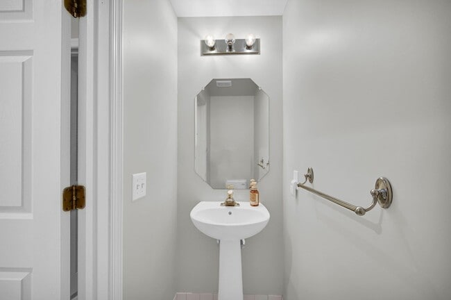 Building Photo - 104 Pebble Brook Dr