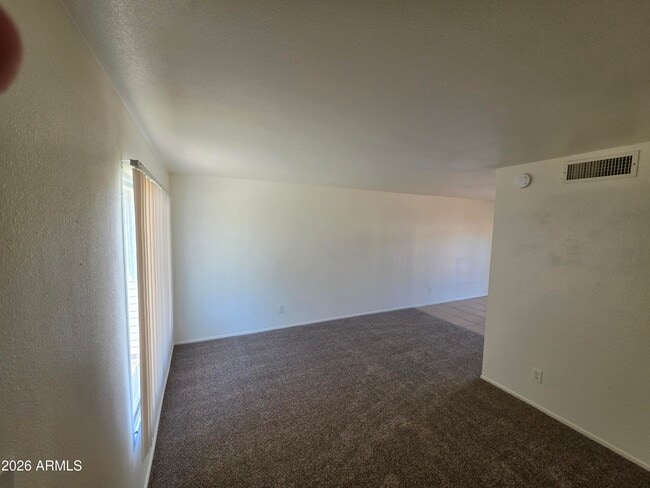 Building Photo - 731 E Vaughn Dr