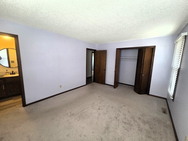 Building Photo - 3345 S Jefferson Ave