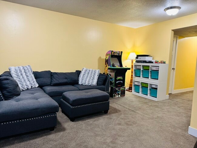 Building Photo - 4107 Fremont Dr