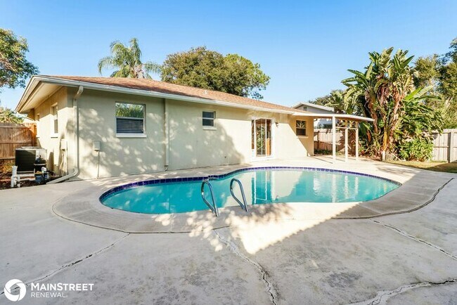 Building Photo - 1411 Cromwell Dr, Tarpon Springs, FL 34689