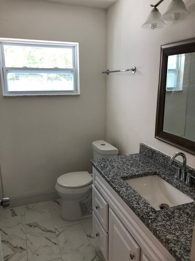 Building Photo - 10410 Azalea Dr