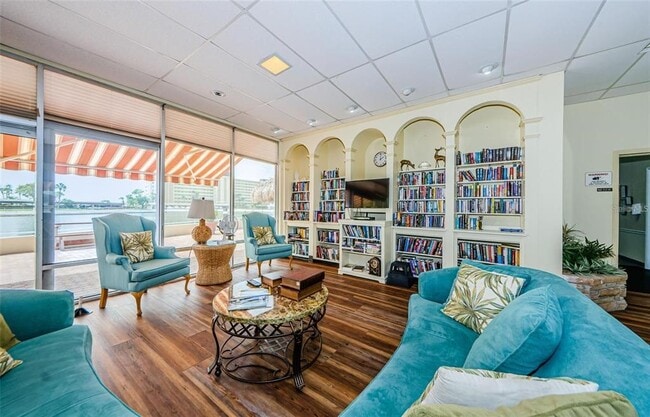 Building Photo - 4700 Cove Cir
