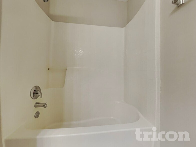 Building Photo - 30602 Birdhouse Dr