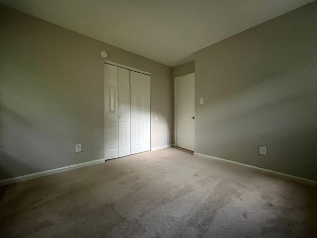 Building Photo - 526 Huntsmoor Dr