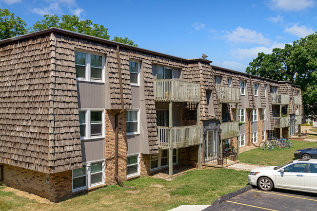 Building Photo - The 4220 Grand Apartments