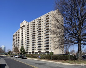 Building Photo - Parc East