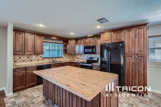 Building Photo - 2062 Southpointe Dr