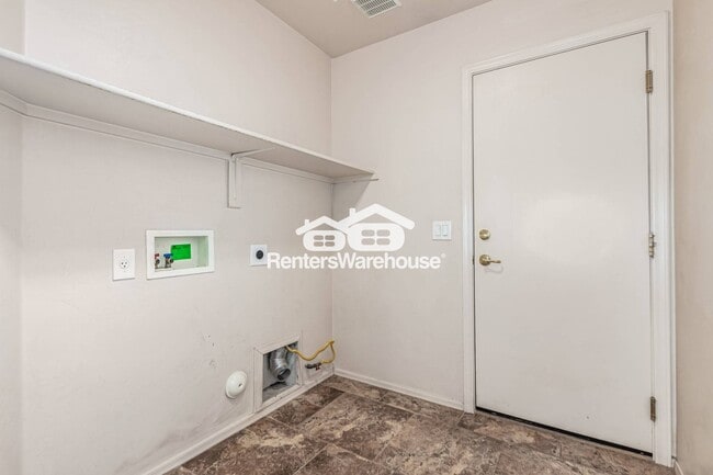 Building Photo - 11246 W Chase Dr