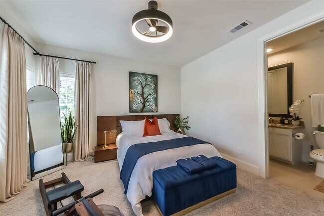 Building Photo - 9450 London Bridge Station