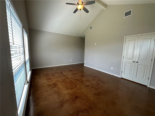 Building Photo - 106 Chiman Cir