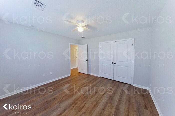 Building Photo - 13 Burnt Oak Cir
