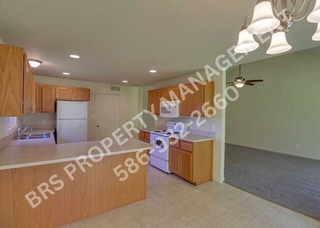 Building Photo - Shelby Twp 2 bedroom, 2 bath condo for lease.