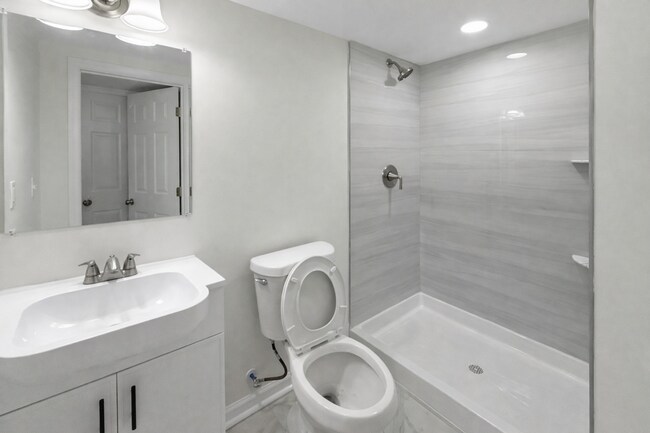 Building Photo - Spacious 3BR Home with Finished Basement & Flex Space