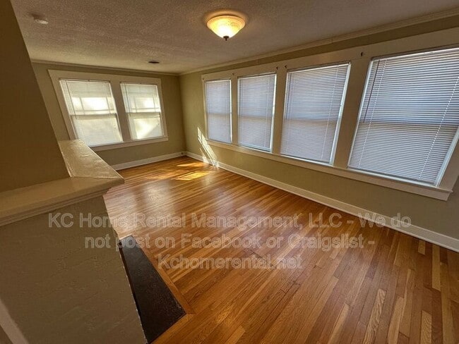 Building Photo - 5119 Grand Ave