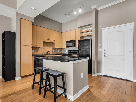 Building Photo - 3225 Turtle Creek Blvd Blvd