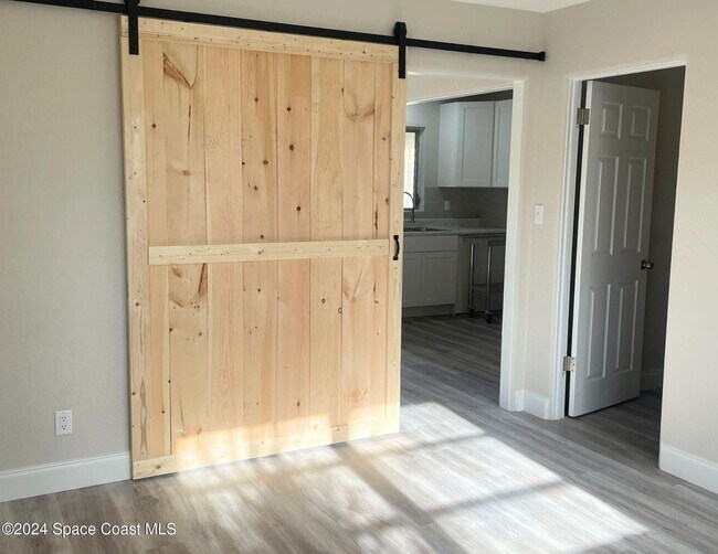 Building Photo - 26 Carmalt St