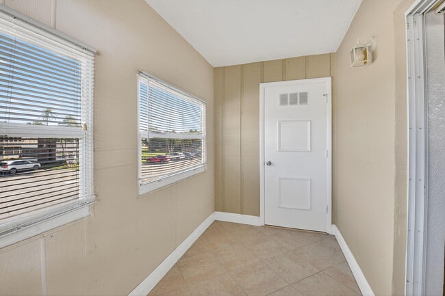 Building Photo - 184 Burgandy Way