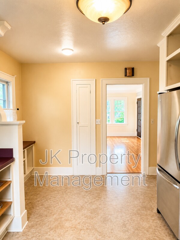 Building Photo - 2217 1st Ave S