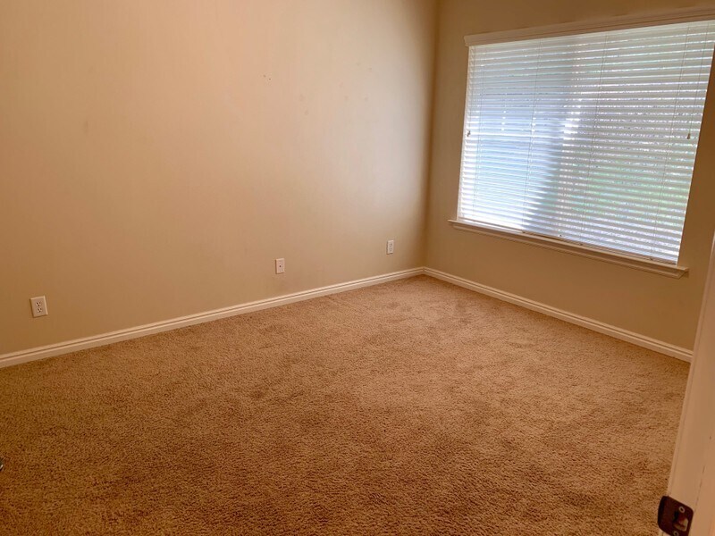 Building Photo - 1015 Canyon Meadow Dr